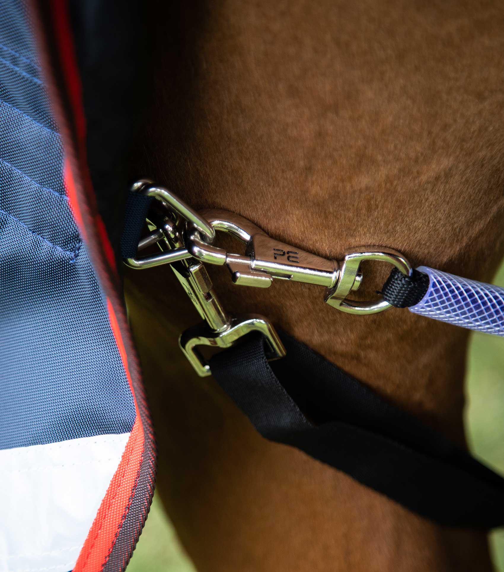 Buster Hardy 200g Half Neck Turnout Rug Navy - Image 5