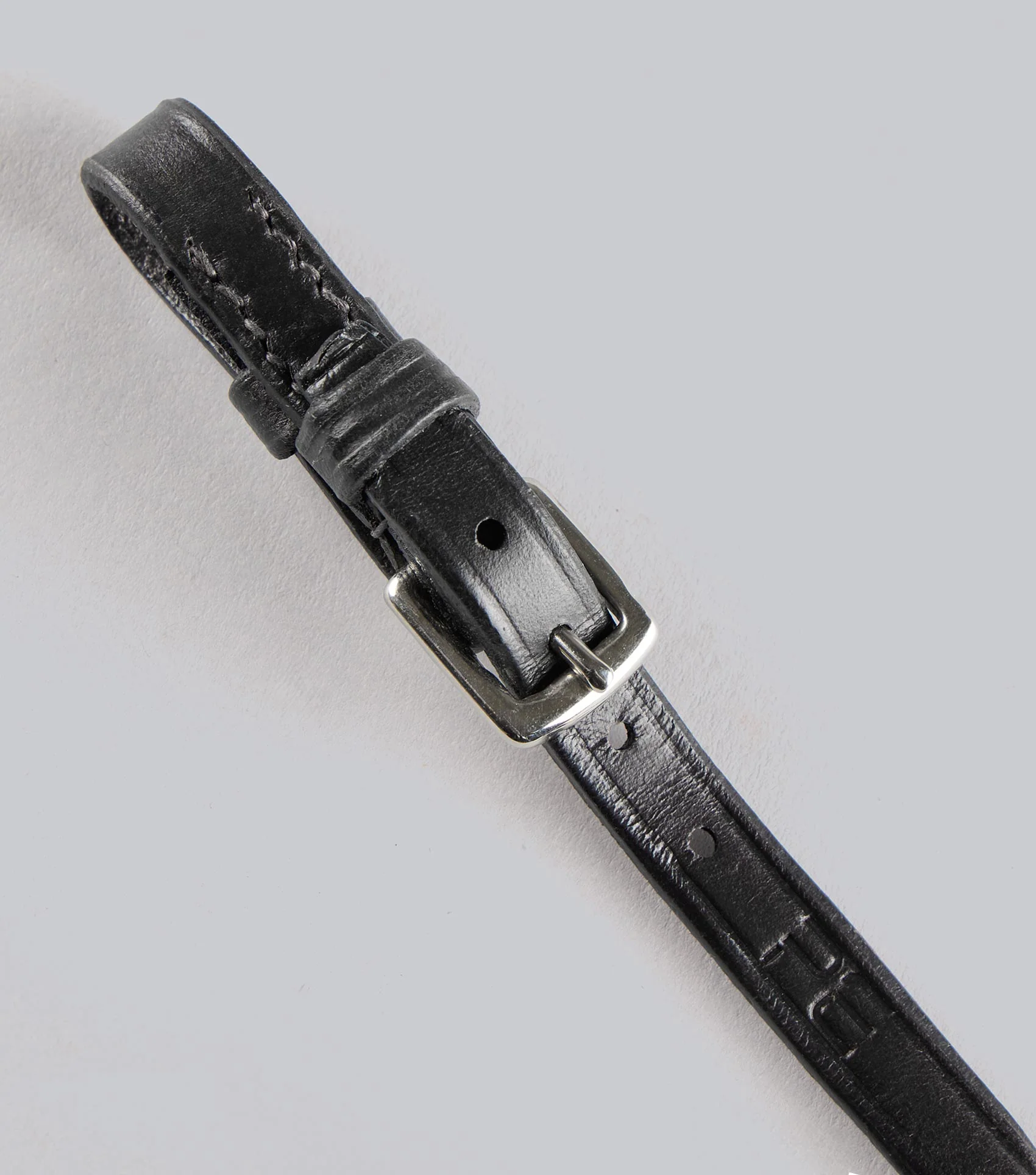 Round Lip Strap Black - Image 2