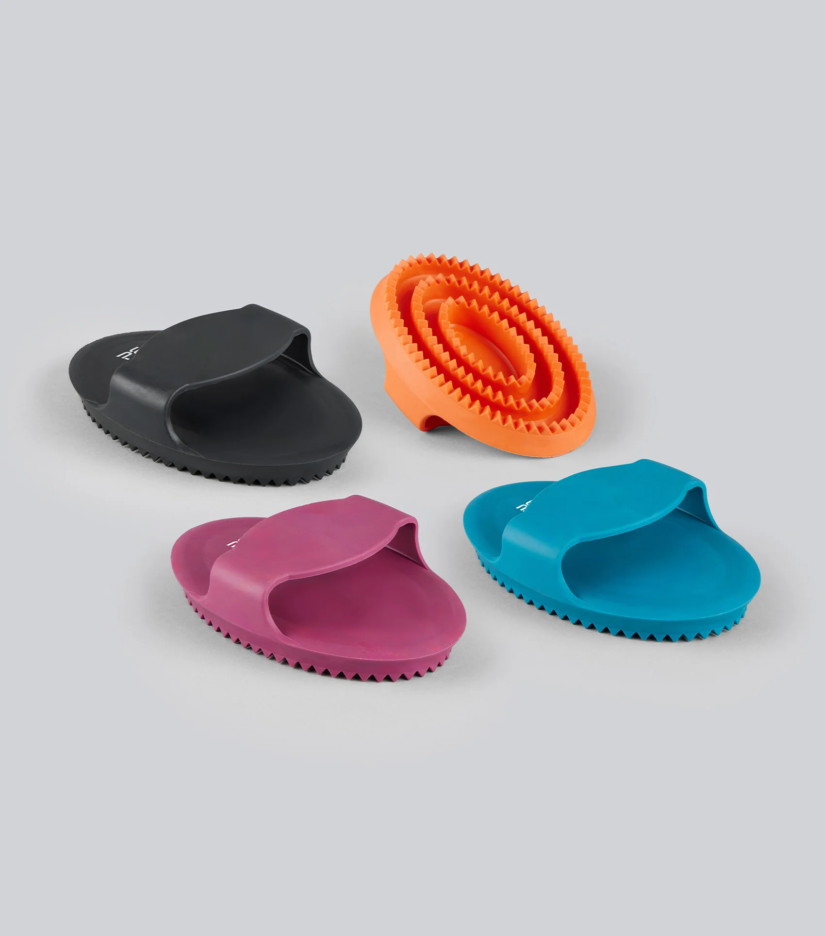 Rubber Curry Comb Med Blue - Image 4