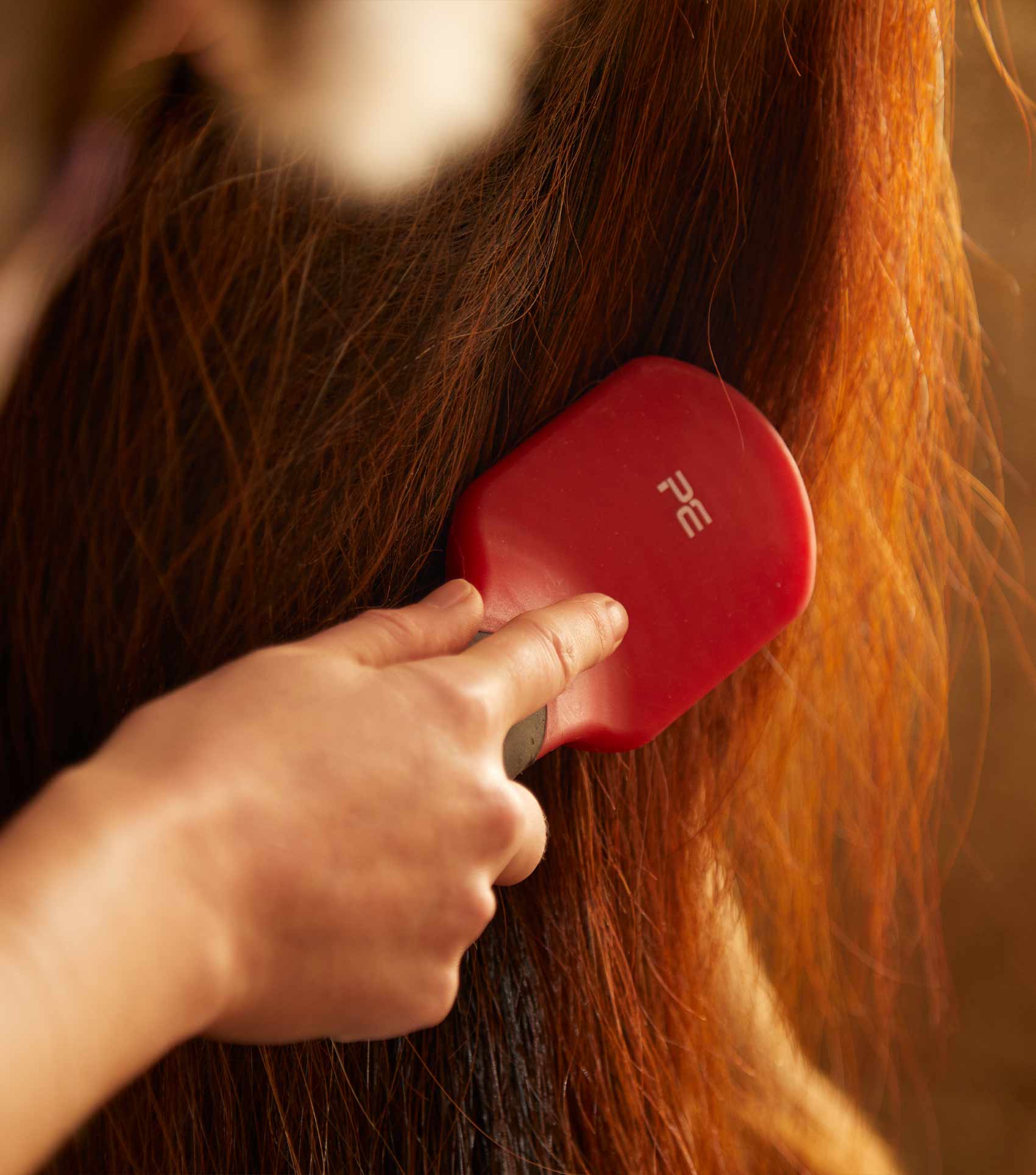 Soft-Touch Mane & Tail Brush Black & Red - Image 2