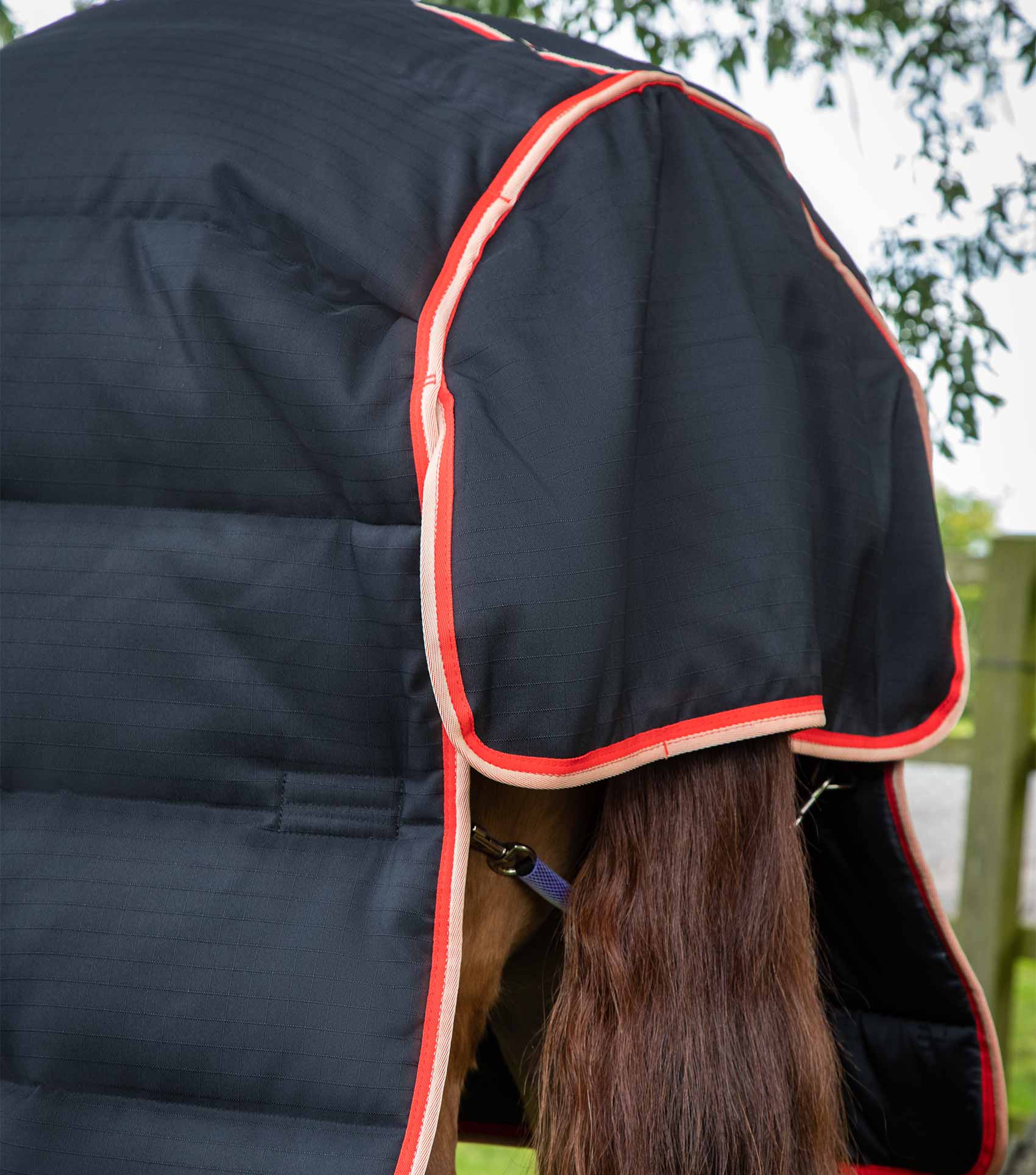 Stable Buster 200g Stable Rug with Neck Cover Black - Image 6