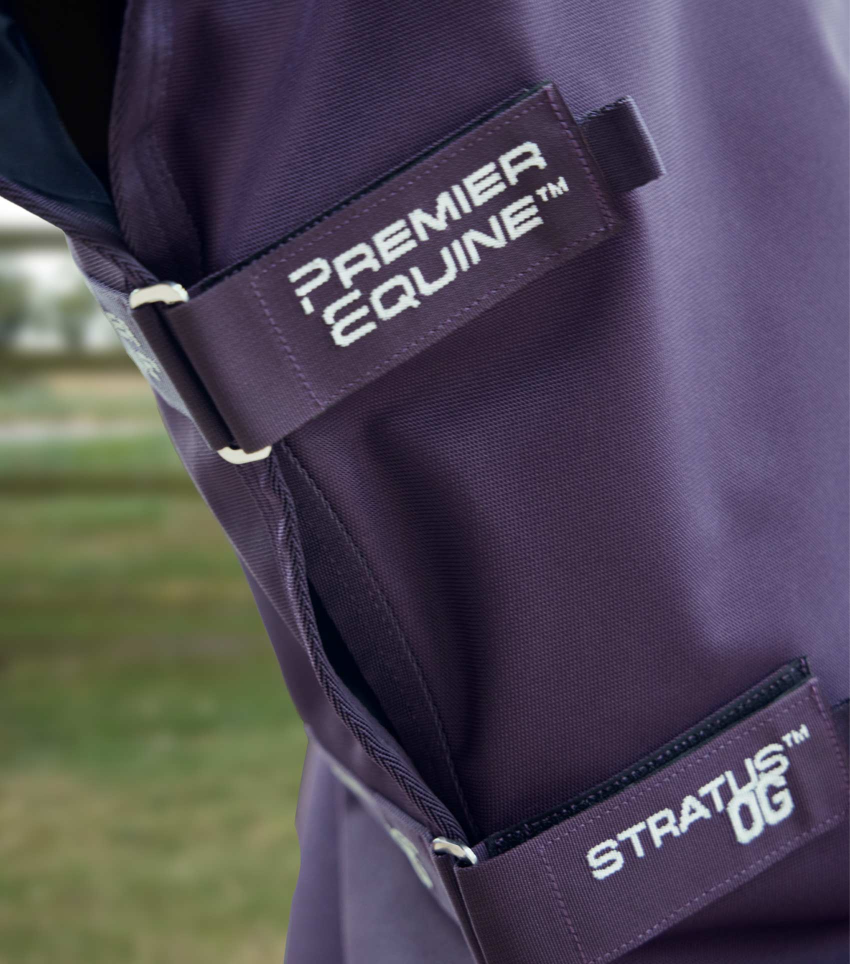 END OF LINE - Stratus 1200 Series 0g Turnout Rug with Classic Neck Cover Purple - Image 3