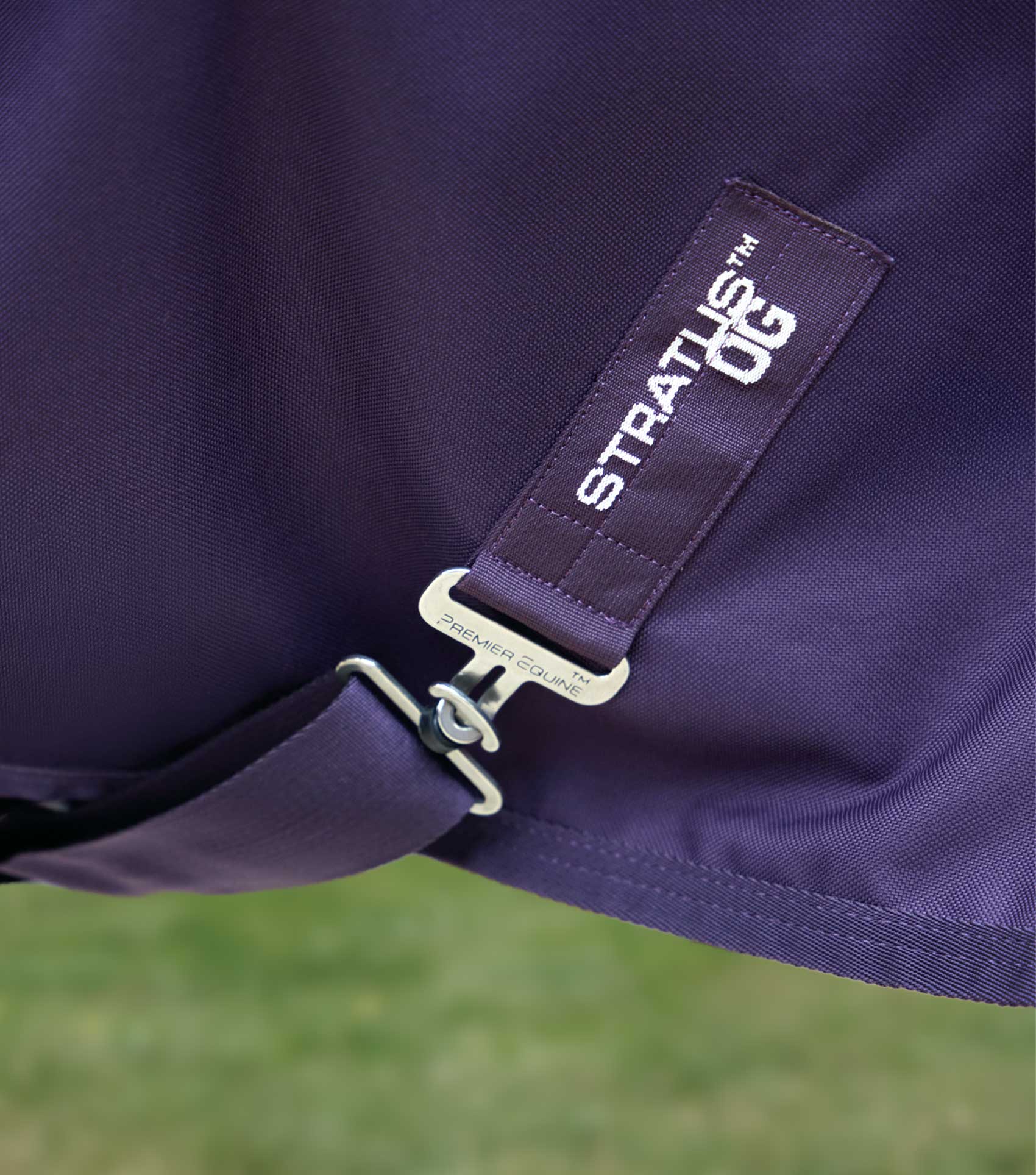 END OF LINE - Stratus 1200 Series 0g Turnout Rug with Classic Neck Cover Purple - Image 4