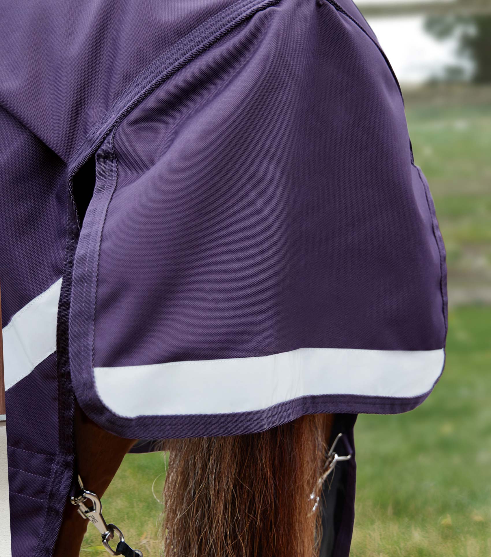 END OF LINE - Stratus 1200 Series 0g Turnout Rug with Classic Neck Cover Purple - Image 6