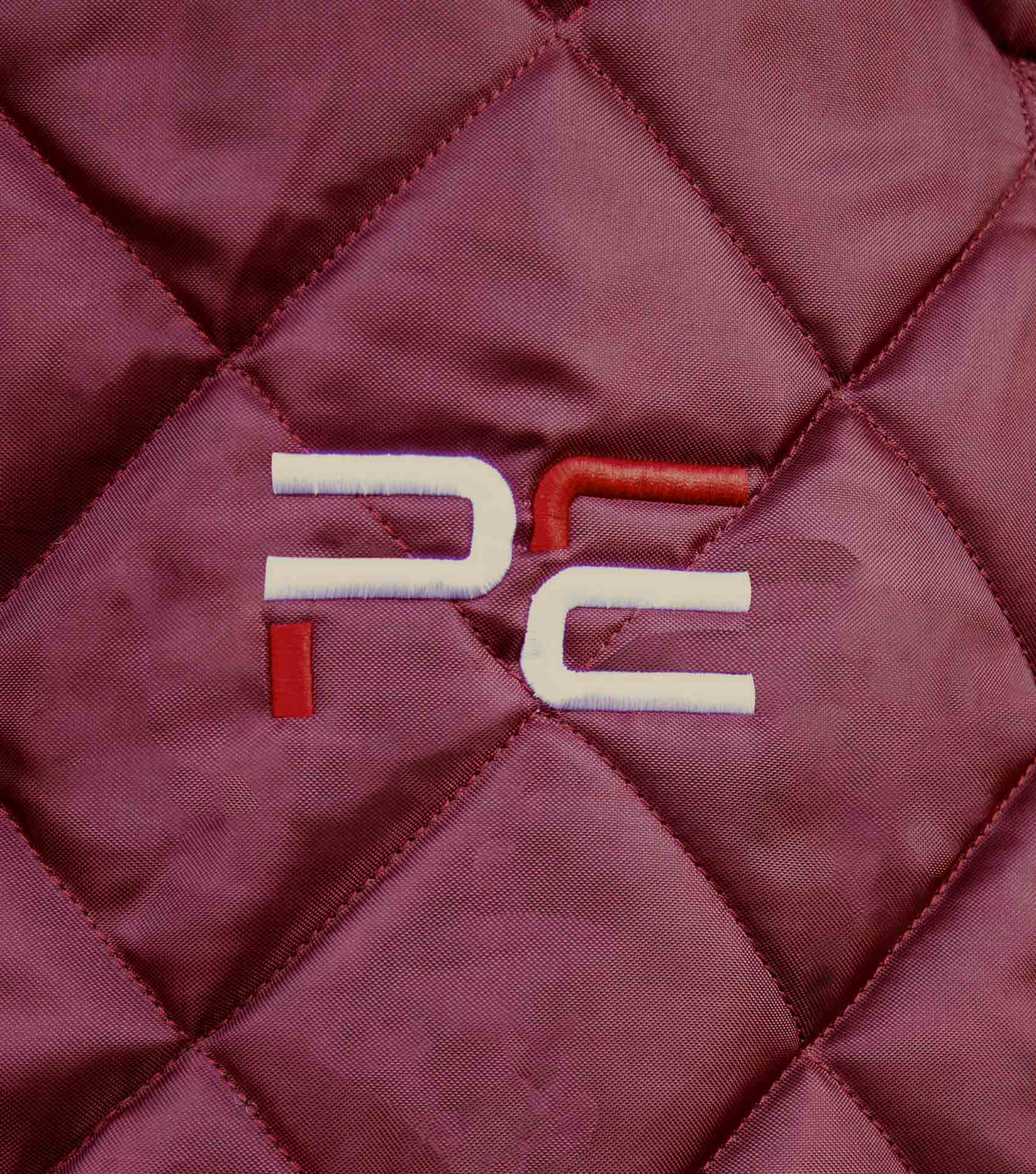 Tuscan Stable Rug 100g Burgundy - Image 4